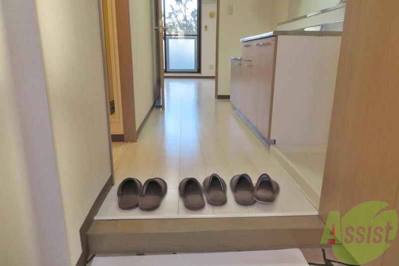 玄関　玄関からはこんな感じ。スペースが思ったよりありそうです。