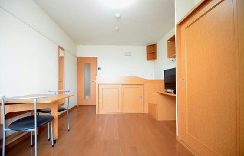 居室・リビング　備品や設備仕様は号室等により異なります現地をご確認下さい。