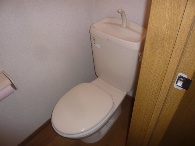 トイレ　同型タイプの写真です。