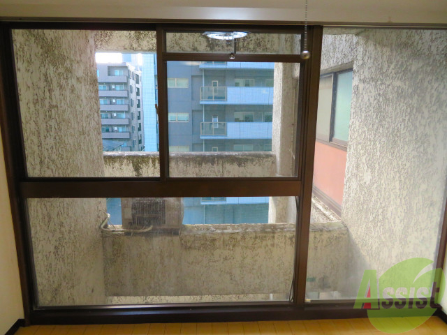 バルコニー　バルコニーはありませんが大きな窓なので陽当たり良好ですね。