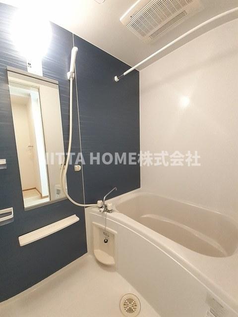 バス・シャワールーム　浴室乾燥機も設置済み♪