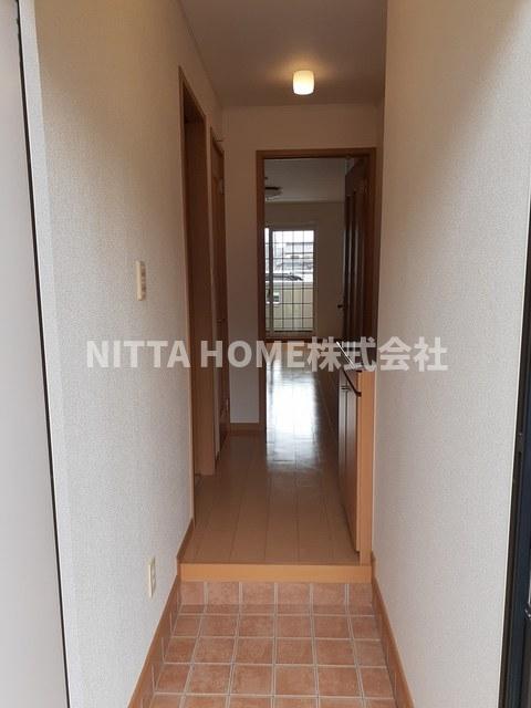 玄関　十分なスペースの玄関です◆