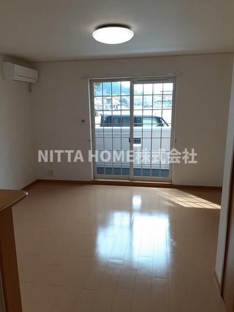 居室・リビング　こちらの洋室は10.2帖です☆