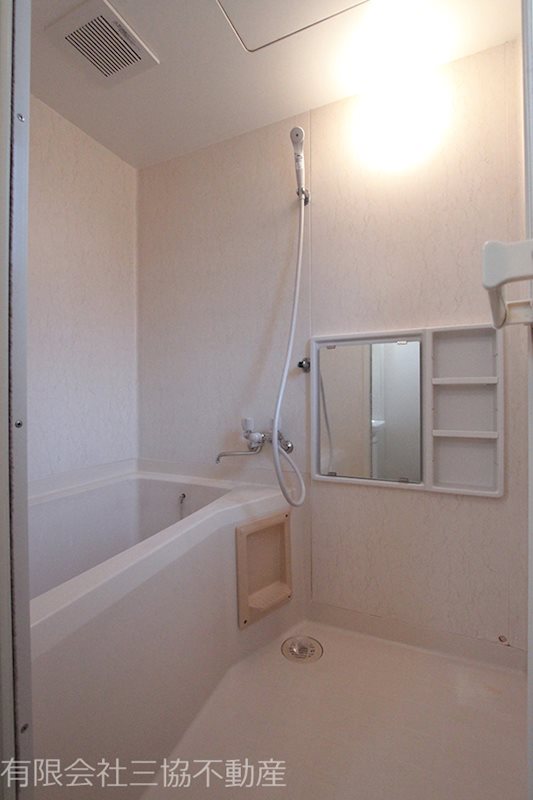 バス・シャワールーム　バス・トイレ別タイプのユニットバス