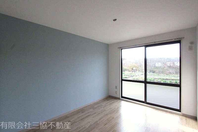 その他　洋室5.85帖　※エアコン取付前写真です