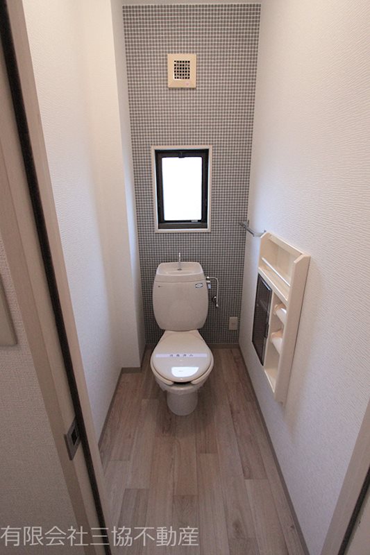 その他　換気に、採光に役立つ窓あり