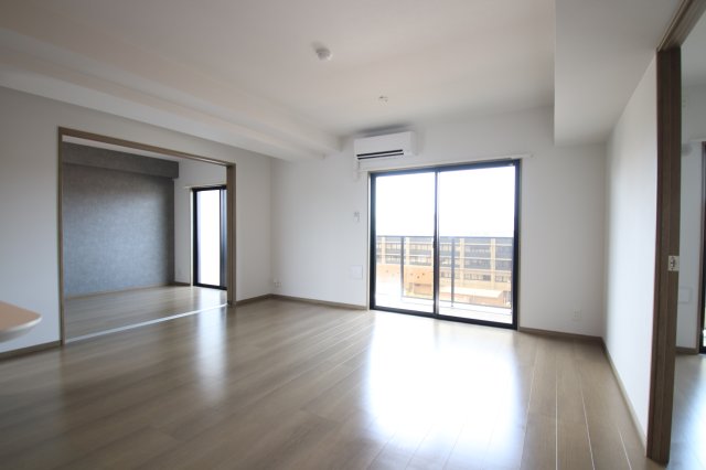 居室・リビング　類似別物件の写真です