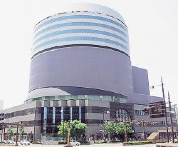 ショッピングセンター　岡山シンフォニービル（ショッピングセンター）まで576m