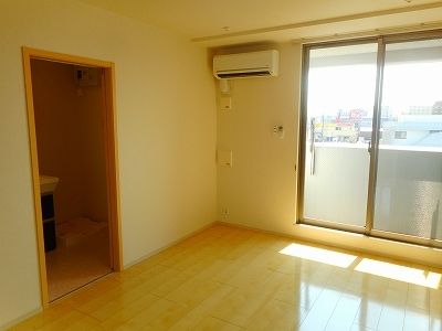 居室・リビング　ゆったり過ごせる居間です