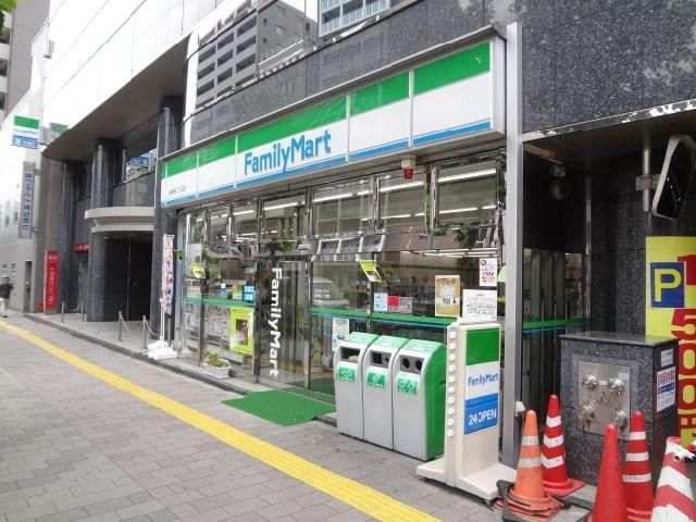 コンビニ　ファミリーマート上野三丁目店（コンビニ）まで183m