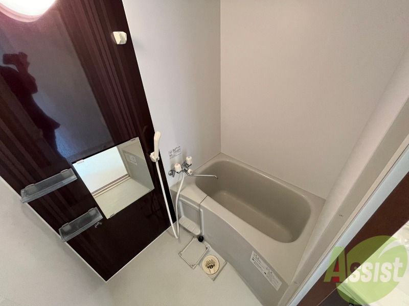 バス・シャワールーム　お風呂になります。一日の疲れを癒してくださいね。