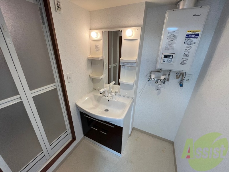 洗面設備　大きくて使いやすそうな独立洗面台になっています。
