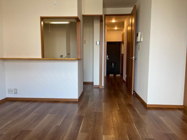 居室・リビング　室内