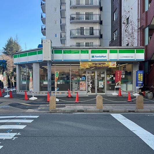 コンビニ　ファミリーマート 八王子明神町四丁目店（コンビニ）まで432m