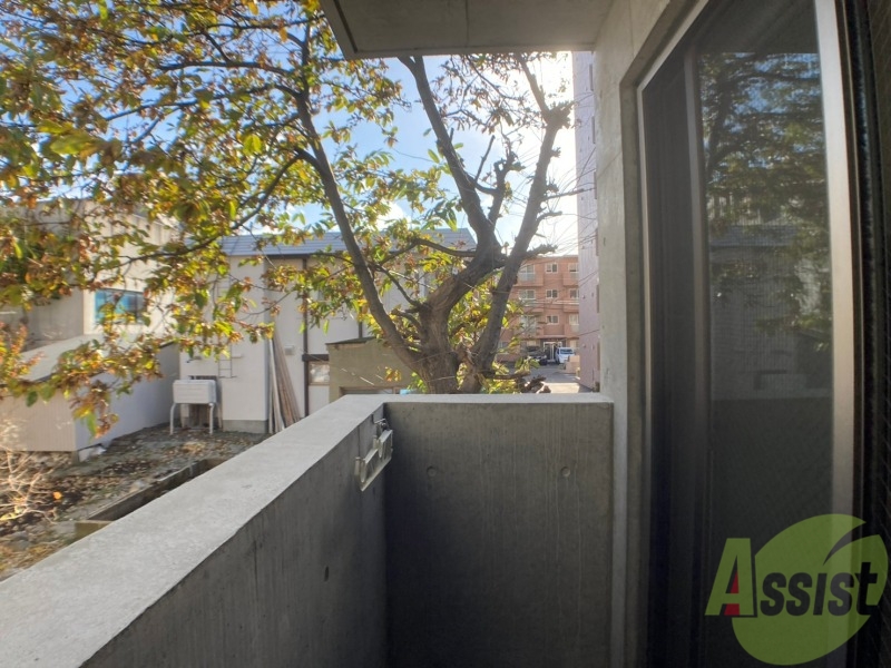 バルコニー　こちらはバルコニー。洗濯物が干せるようになっています。