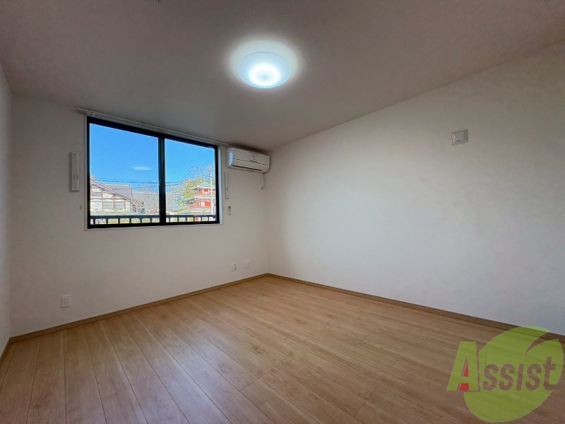 居室・リビング　こちらは７．５７帖の洋室になります。日当たり良好です。