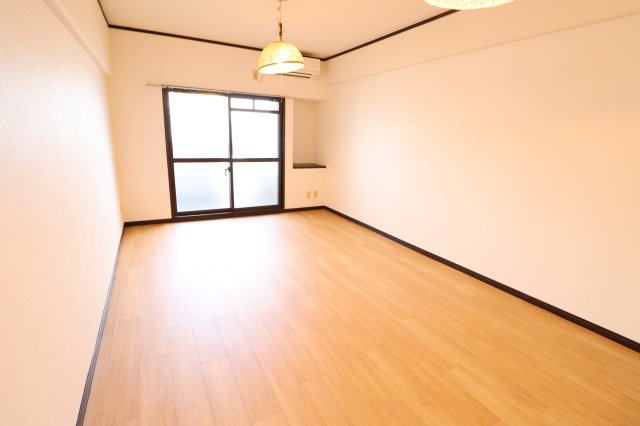 玄関　別部屋の写真です。