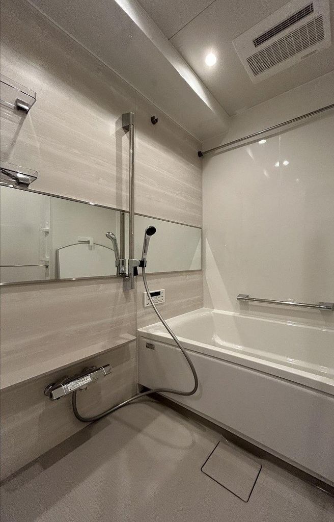 バス・シャワールーム　バスルーム