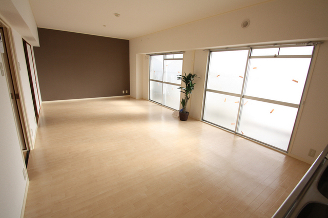 居室・リビング　※別室の参考写真の為、現況優先です。