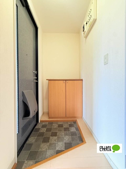 玄関　他のお部屋のお写真です