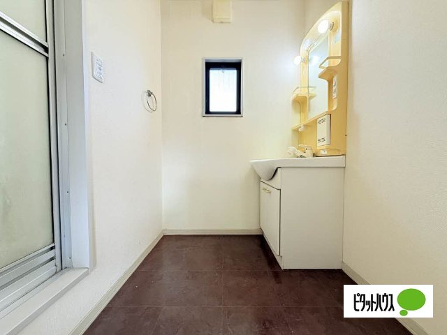 洗面設備　他のお部屋のお写真です