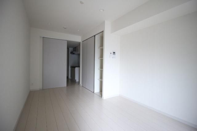 居室・リビング　明るい室内