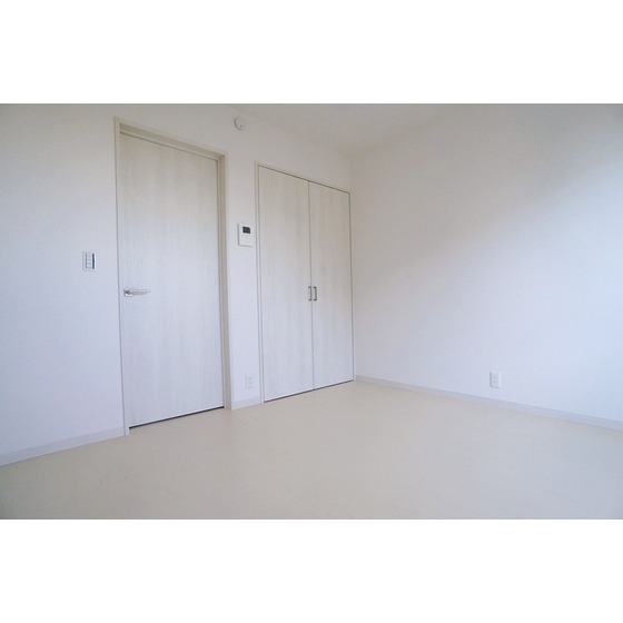 居室・リビング　南東向き日当たり良好