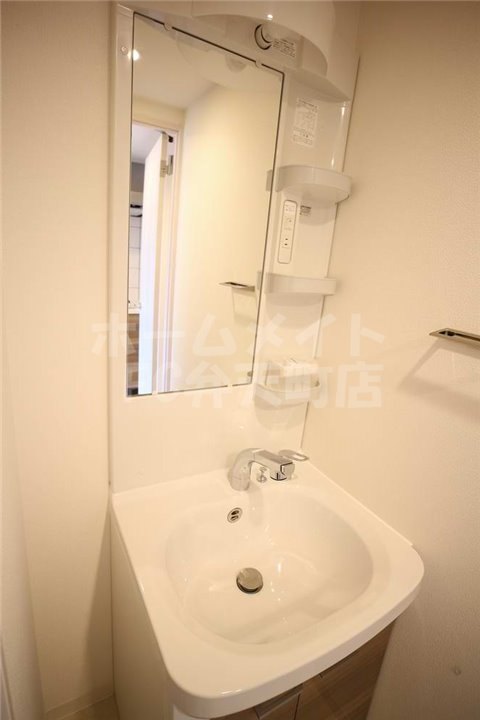 洗面設備　スペースが確保できる洗面所です