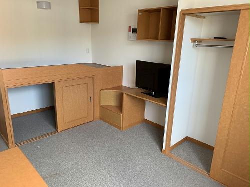 収納　クローゼット、収納棚、ベッド下収納あり。