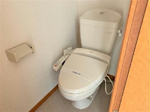 トイレ　温水洗浄便座付き。