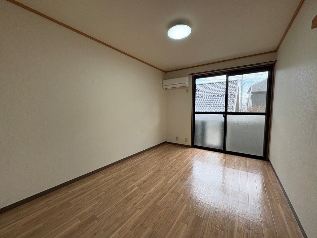 居室・リビング　きれいにリフォームされてます