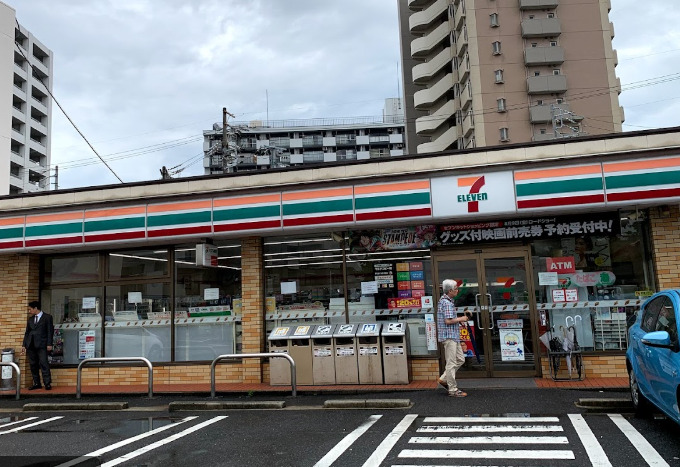 コンビニ　セブンイレブン 名古屋萱場2丁目店（コンビニ）まで923m