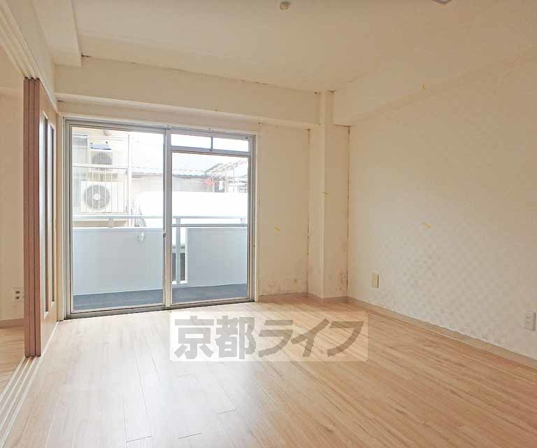 居室・リビング　綺麗に改装された１ＤＫマンションです。