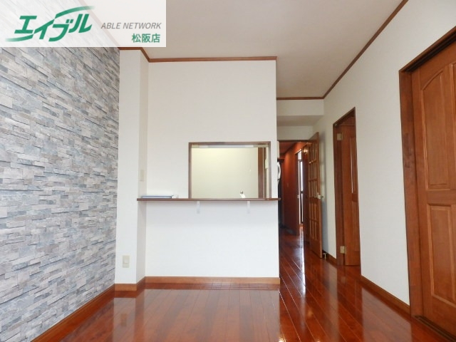 居室・リビング　同物件別室画像