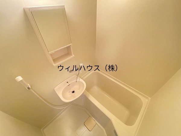 バス・シャワールーム　キレイにリフォームされています！