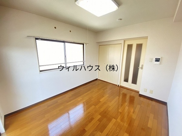 居室・リビング　広々とした洋室！