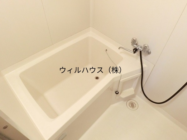 バス・シャワールーム　キレイにリフォームされています！