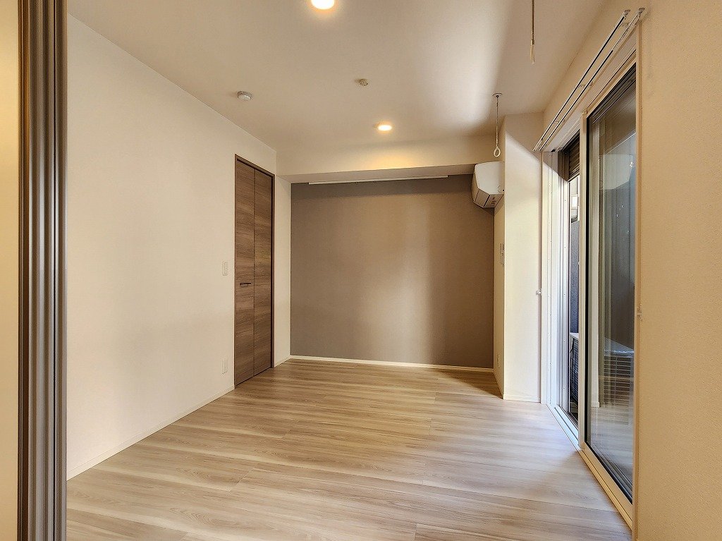 収納　バルコニー側寝室　ウォークインクローゼット付