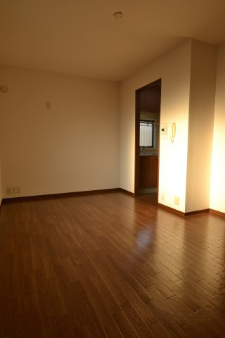 居室・リビング　別号室の画像です。ご参考下さい