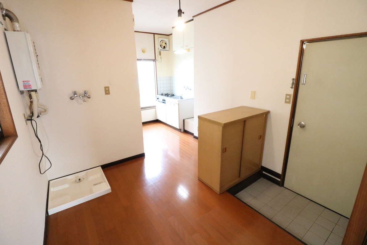 洗面設備　※同物件別号室の参考写真です。