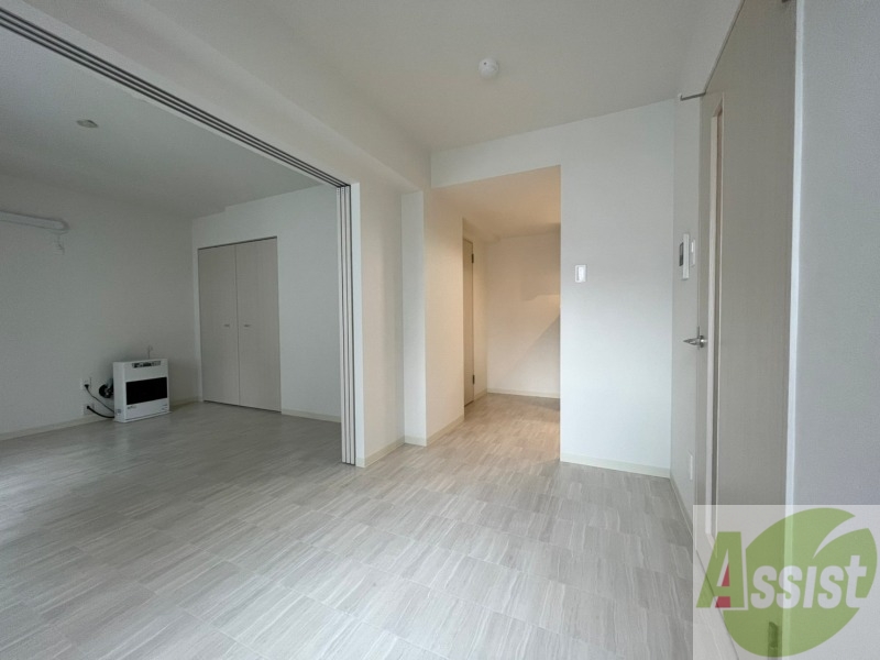 居室・リビング　広くてきれいなリビングです！快適に過ごせそうですね。