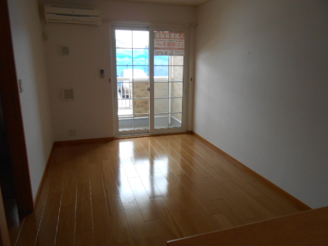 居室・リビング　南面リビング（１１．３畳）・エアコン完備