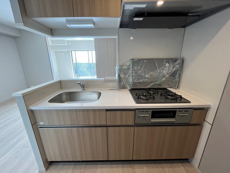 キッチン　グリル付き3口ガスコンロのシステムキッチン完備♪(同建物の別