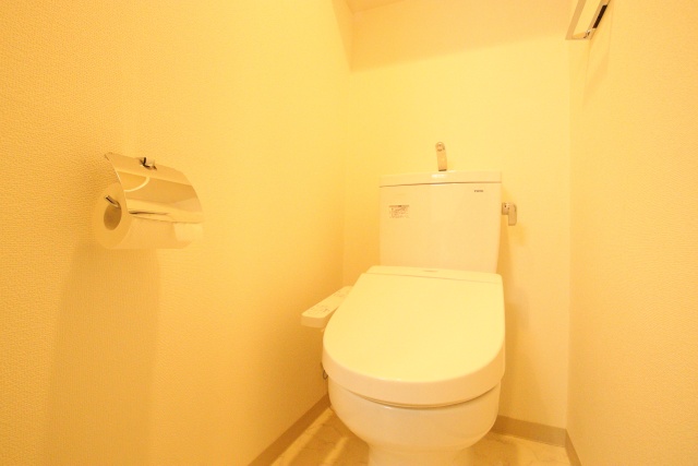 トイレ　※別室の参考写真の為、現況優先です。