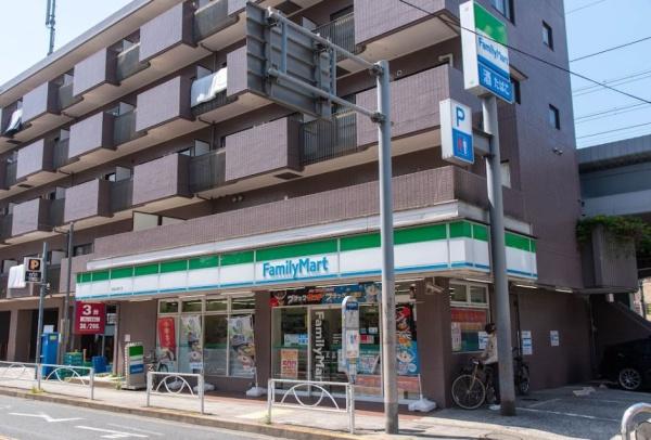 コンビニ　ファミリーマート砧城山通り店（コンビニ）まで601m