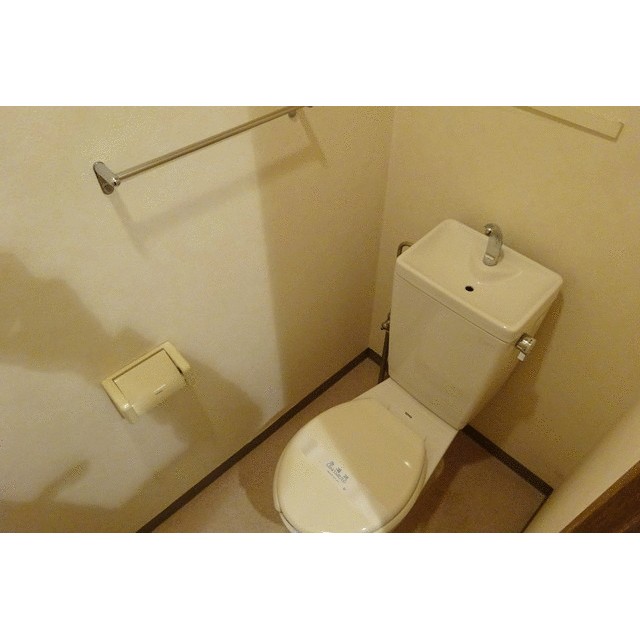 トイレ　※同仕様写真含む