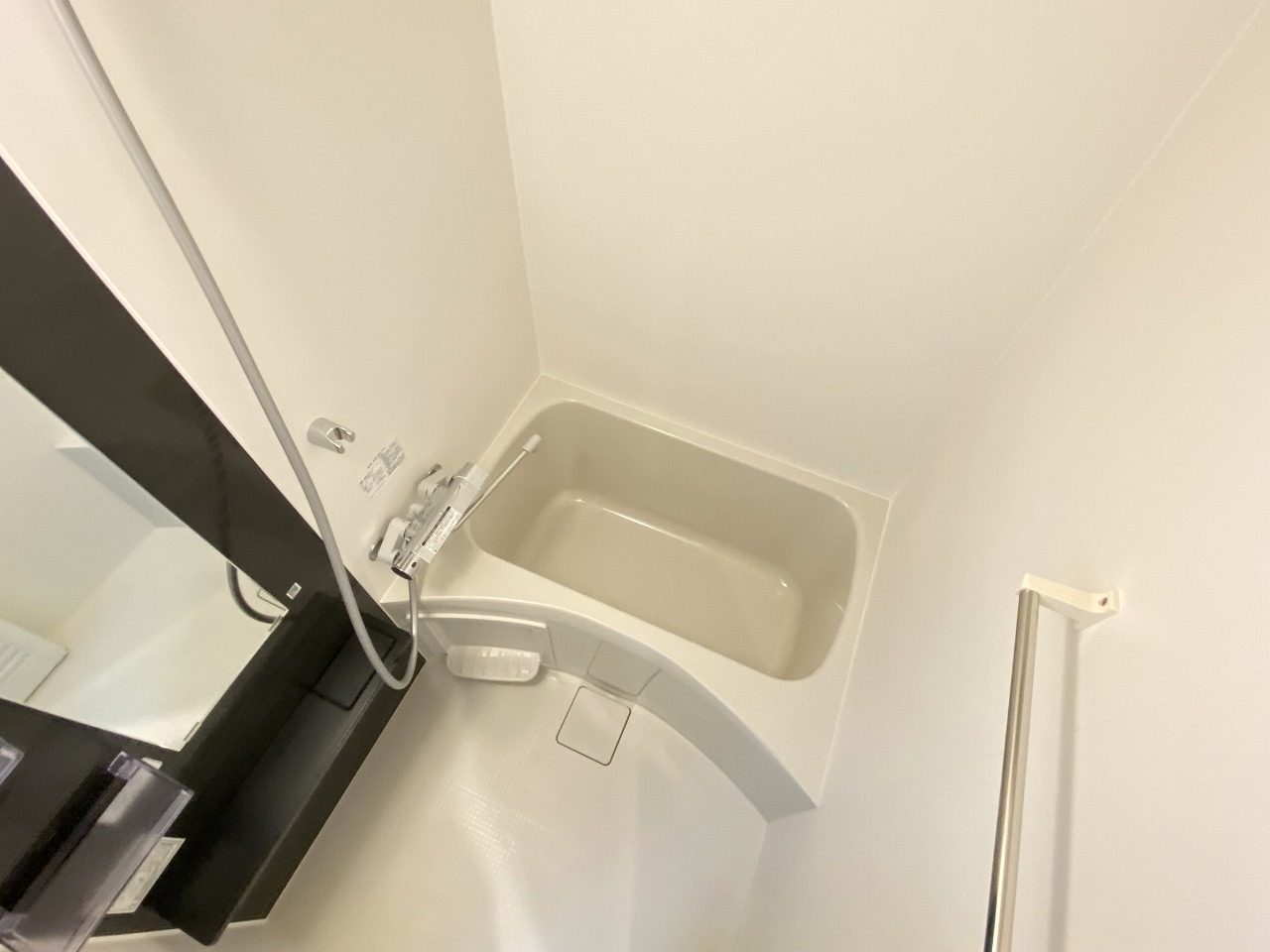 バス・シャワールーム　落ち着いた空間のお風呂です