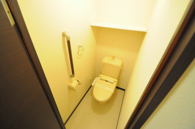 その他　温水洗浄便座完備！