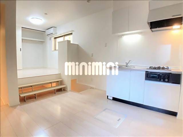 その他部屋・スペース　居室との境目は無く開放的です。