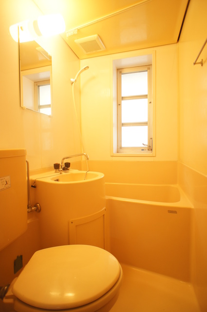 バス・シャワールーム　丸洗い可能！お掃除ラクラクの洗面台付き３点ユニットです☆